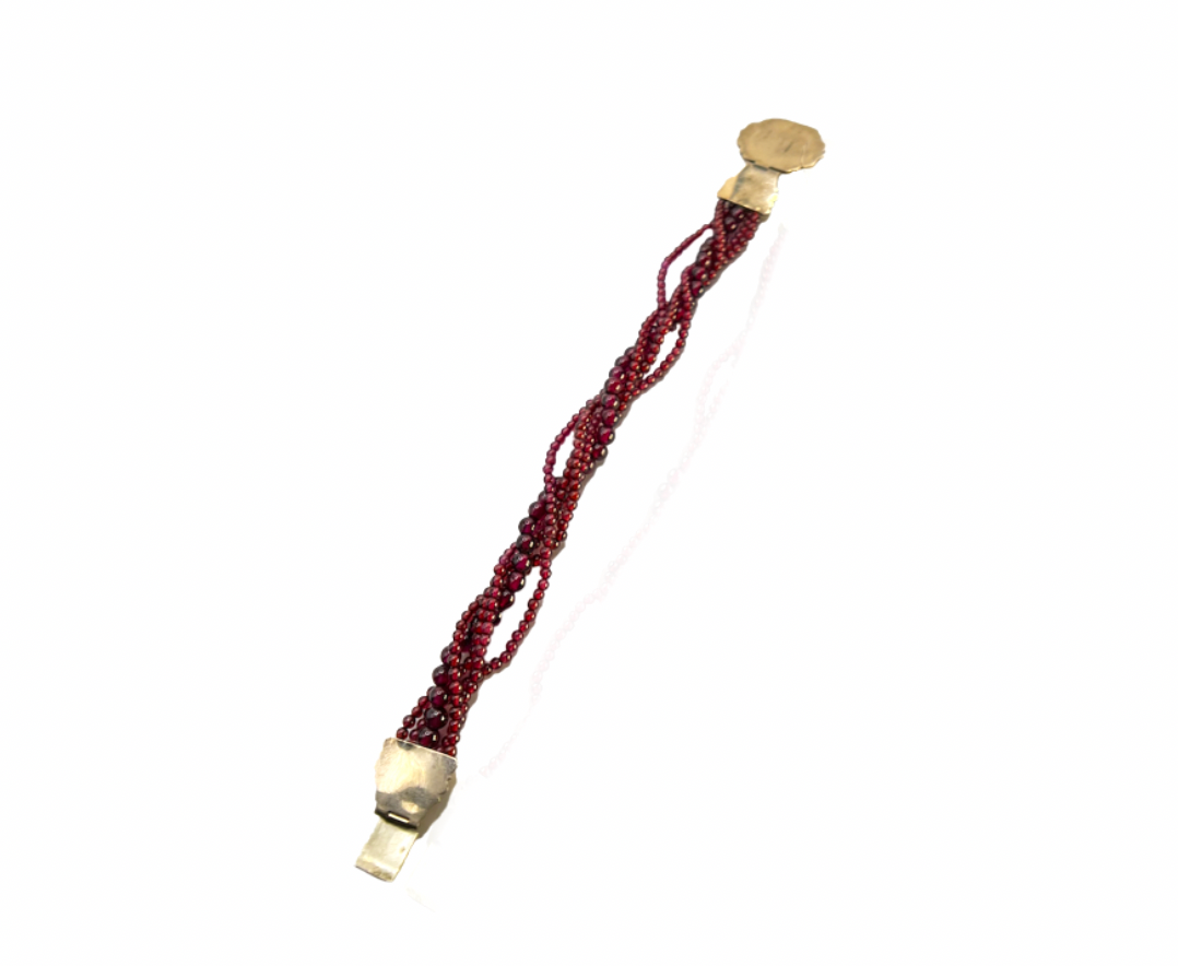 Memento Clasp Garnet Torsade Bracelet
