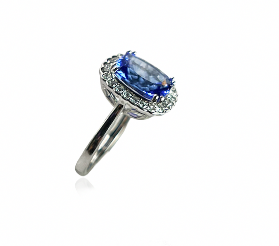 Tanzanite and Diamond Ring